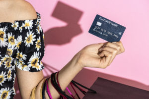 Cartão de crédito BTG+ com limite inicial de R$ 3.250 também para quem está com score baixo.