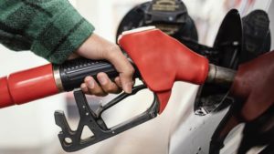 Senado aprova projeto que cria auxílio gasolina.