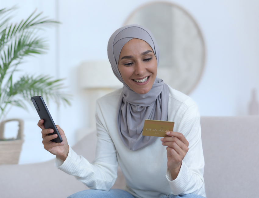 Árabe usando cartão de crédito 1