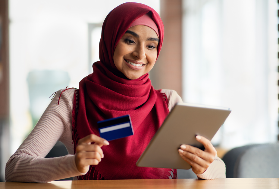 Árabe usando cartão de crédito 2