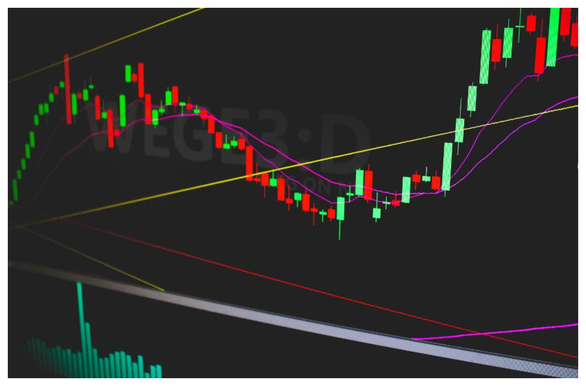 enquanto-ibovespa-registra-13-quedas-seguidas-dolar-alivia-com-diminuição