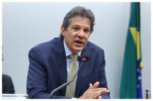 Ministro da Fazenda, Haddad, Reflete Sobre Críticas de Lula e Enfatiza a Importância do Diálogo Sobre Juros