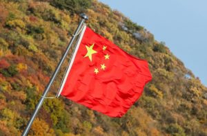 Wang Wenbin refuta alegação dos EUA de ambiente de investimento desfavorável na China