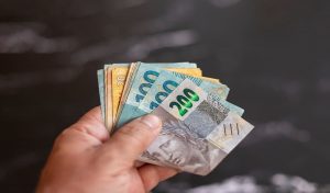 Aumento IMEDIATO de 4,5% no Salário Mínimo e Aprovação de Abono de R$ 300