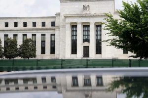 Índice PCE americano revela redução inflacionária, mas previsões sobre o Federal Reserve são variadas