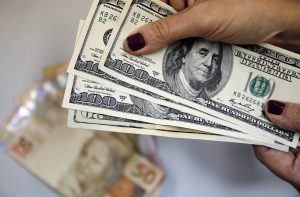 Dólar sobe ante real em dia de alta global generalizada da moeda dos EUA