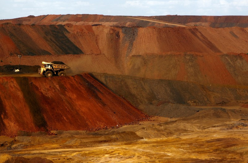 Minério de ferro se sustenta com otimismo na China e estoques baixos