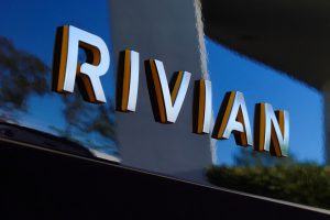 Montadora de elétricos Rivian entrega mais veículos do que o esperado no trimestre
