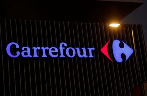 Carrefour Brasil tem lucro de R$132 mi no 3° tri, queda de 59% ano a ano