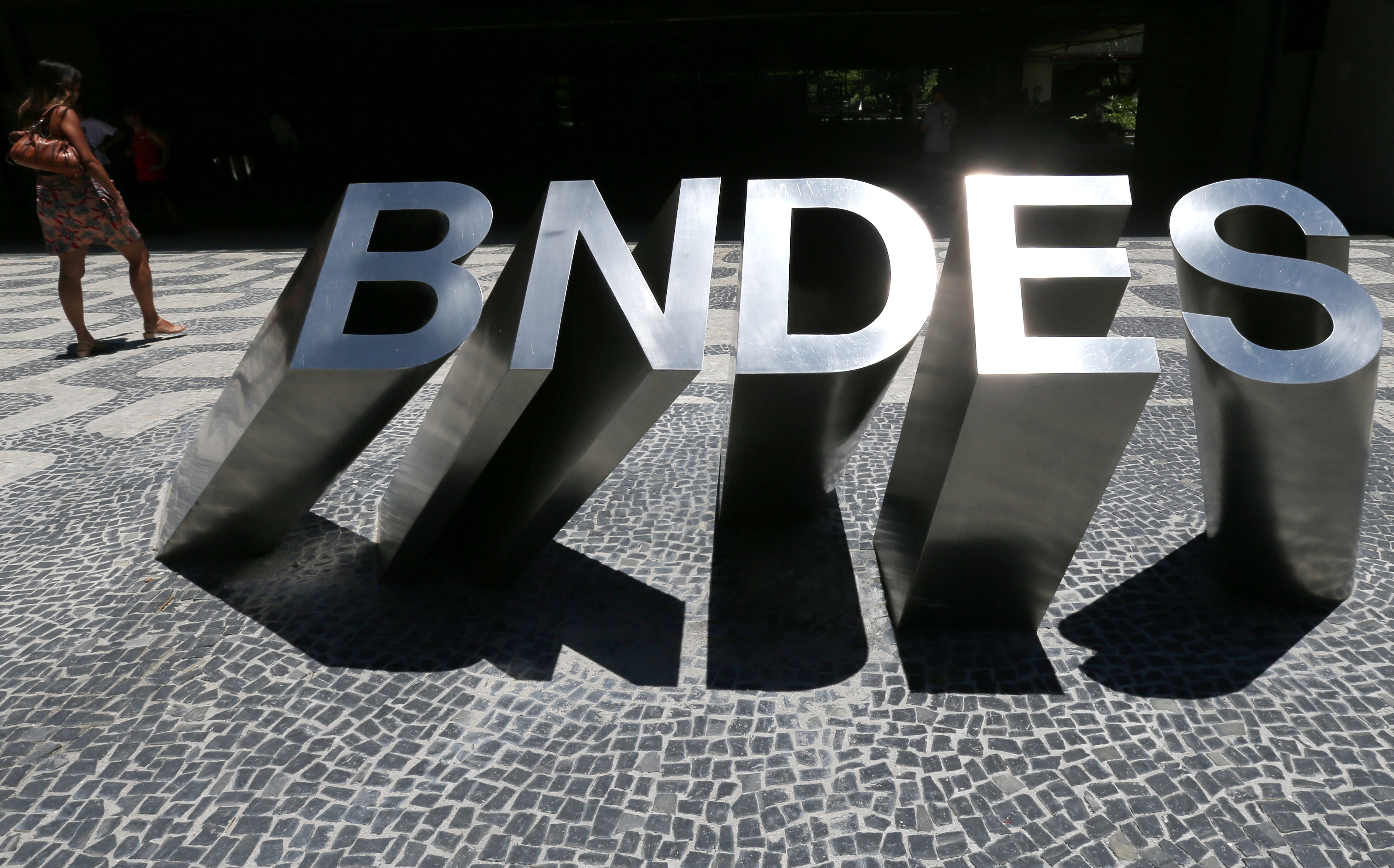 BNDES lançará semana que vem programa para produção de ônibus elétrico no Brasil, diz Mercadante