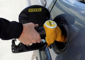Petróleo cai conforme preocupações com oferta global diminuem