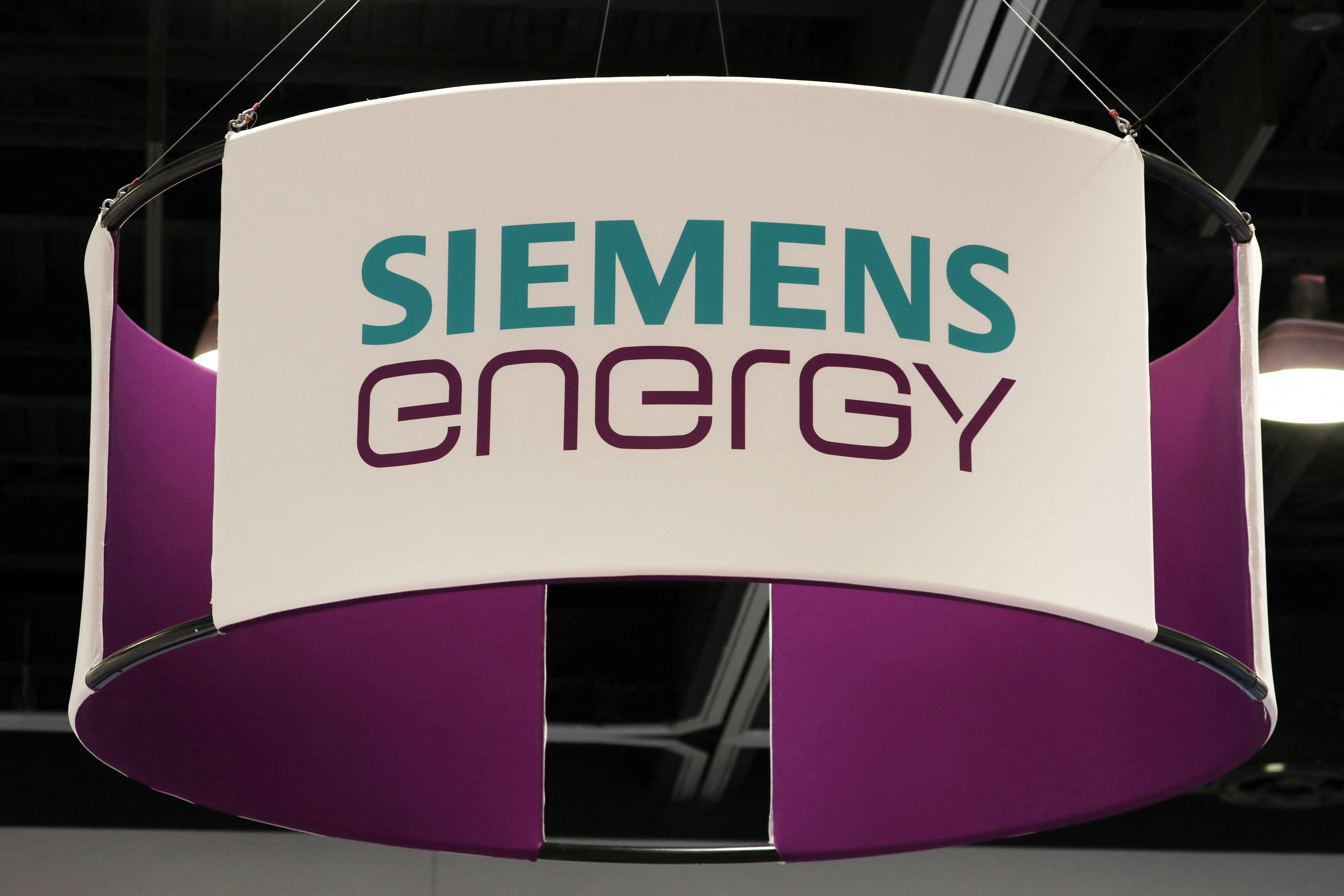 EXCLUSIVO-Siemens Energy avalia fechar fábricas e escritórios na divisão eólica, dizem fontes