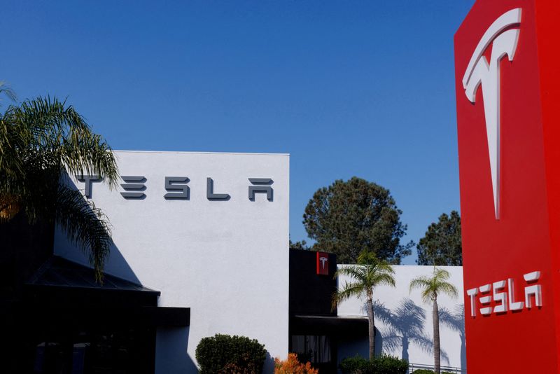 Ação da Tesla recua com dúvidas de Wall St sobre perspectivas de crescimento