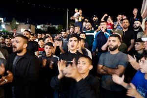 Palestinos entram em confronto com forças de Abbas na Cisjordânia após ataque a hospital em Gaza