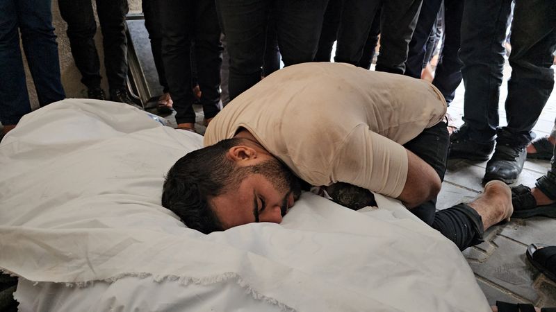 7.326 palestinos morreram em ataques israelenses em Gaza desde 7 de outubro, diz Ministério da Saúde
