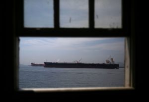Petróleo cai mais de US$2 com redução de temores sobre o Oriente Médio
