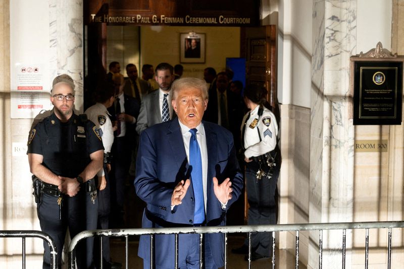 Trump deveria ser desclassificado da eleição de 2024 devido ao 6 de Janeiro, dizem advogados em julgamento
