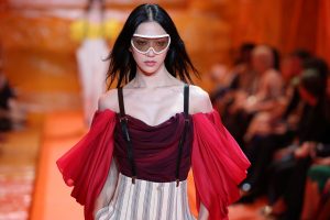Louis Vuitton aplica padrões geométricos a clássicos sob medida