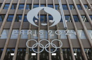 Trabalhadores bloqueiam obra em arena olímpica de Paris em protesto por contratos