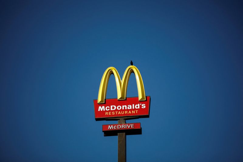 De Amazon a McDonald's, fortes balanços mostram resiliência do consumidor nos EUA