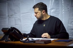 Zelenskiy diz que Ucrânia revidará se Rússia lançar campanha de bombardeio de inverno