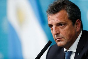 ANÁLISE-Cortes de impostos e subsídios nas passagens: como Massa virou a eleição na Argentina