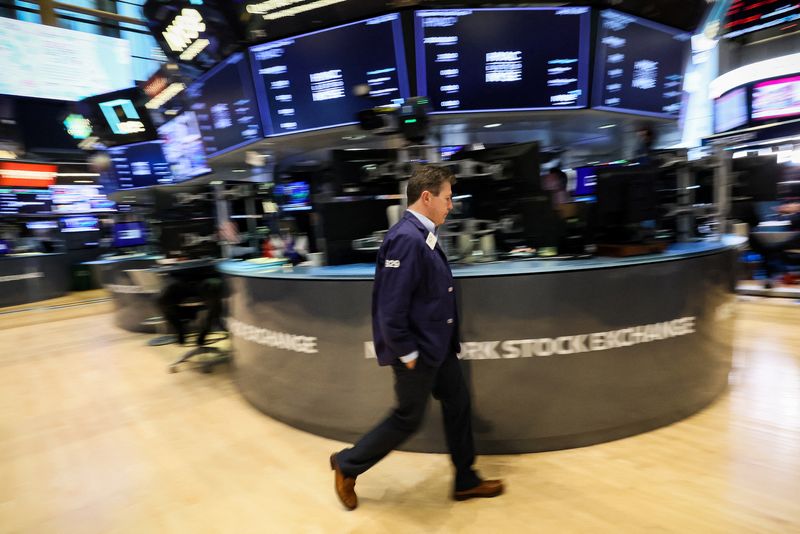 Wall Street tomba com setores de tecnologia e financeiro em baixa e temores sobre o Oriente Médio