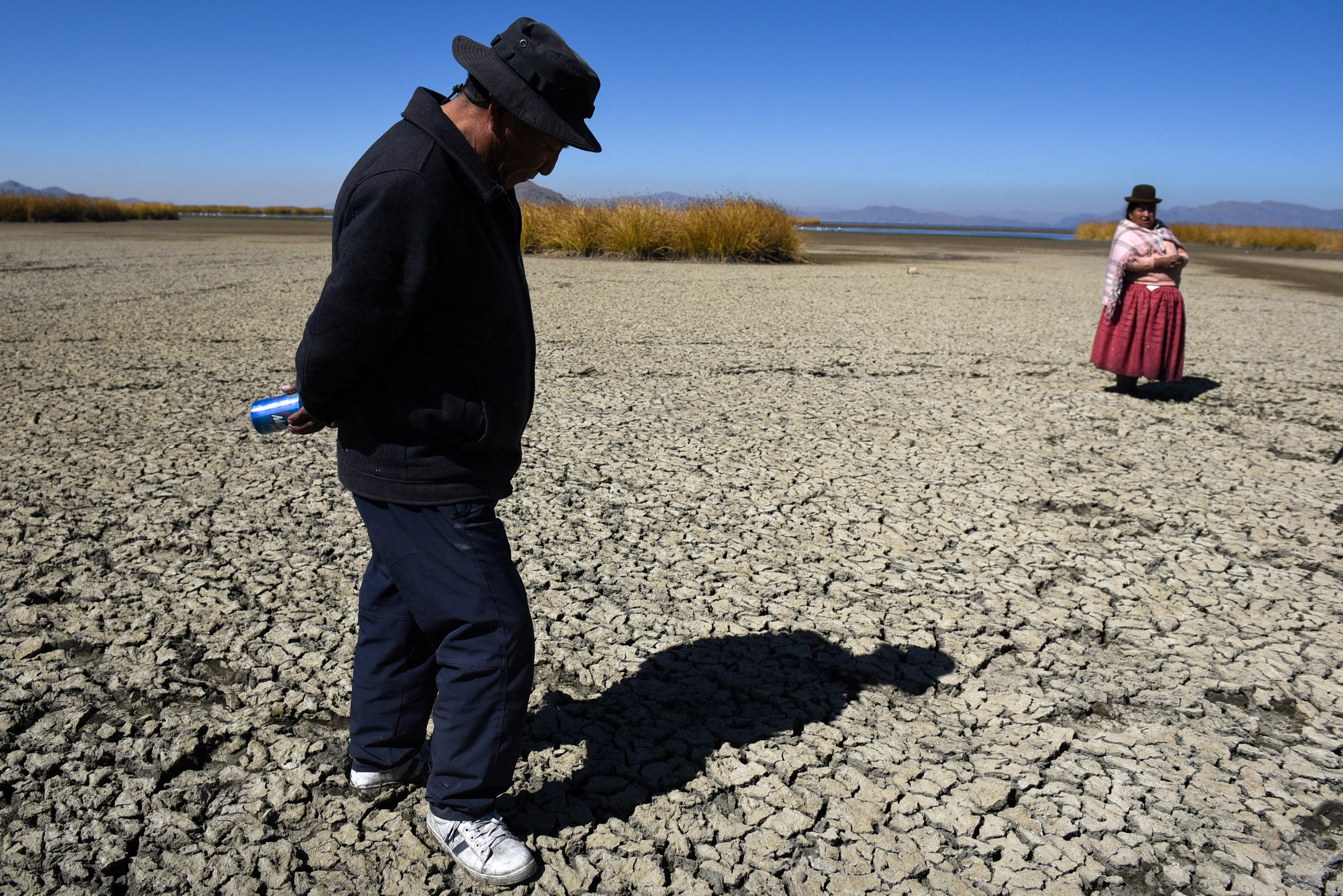 Bolívia enfrenta escassez de água conforme onda de calor no inverno provoca seca