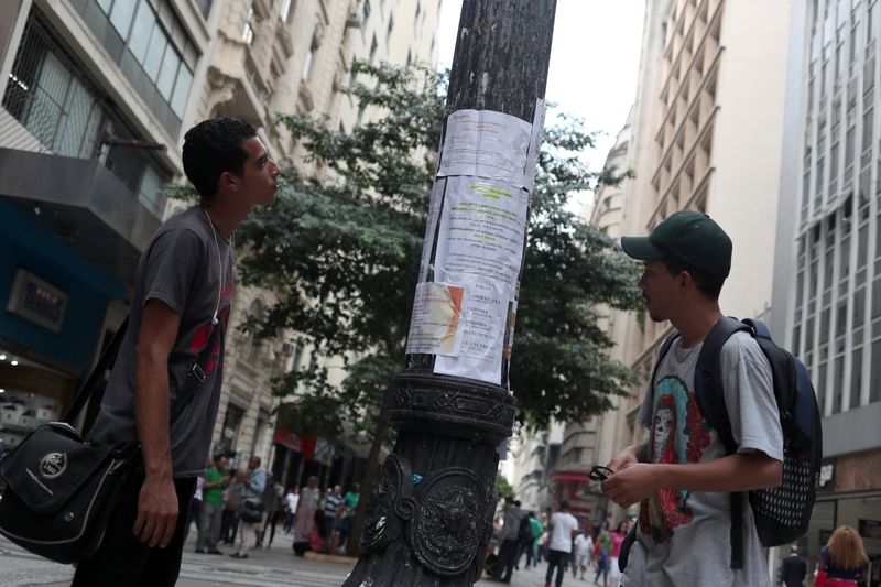 Taxa de desemprego do Brasil cai a 7,7% no 3° tri, mais baixa para o período desde 2014