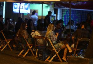 Setor de serviços do Brasil recua 0,9% em agosto e fica bem abaixo da expectativa