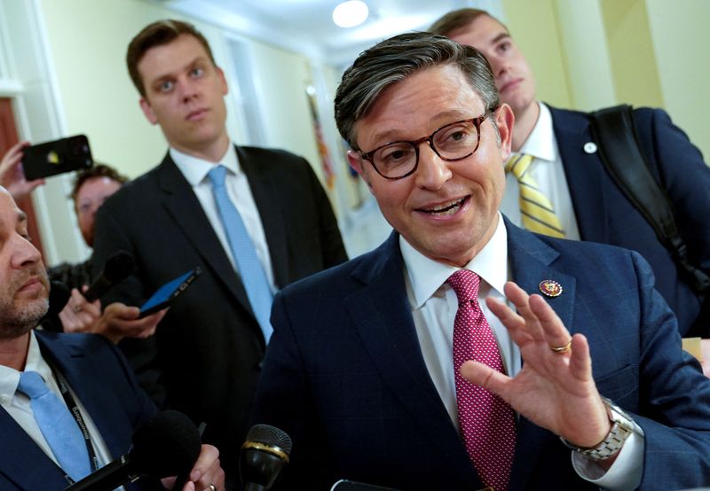 Republicano Mike Johnson é eleito presidente da Câmara dos Deputados dos EUA