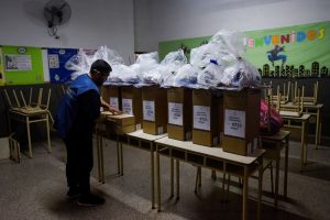 Eleitores da Argentina estão divididos às portas da eleição