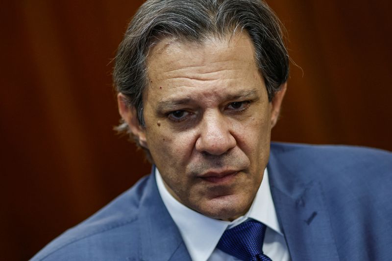 Haddad diz que possível vitória de Milei nas eleições argentinas preocupa o Brasil