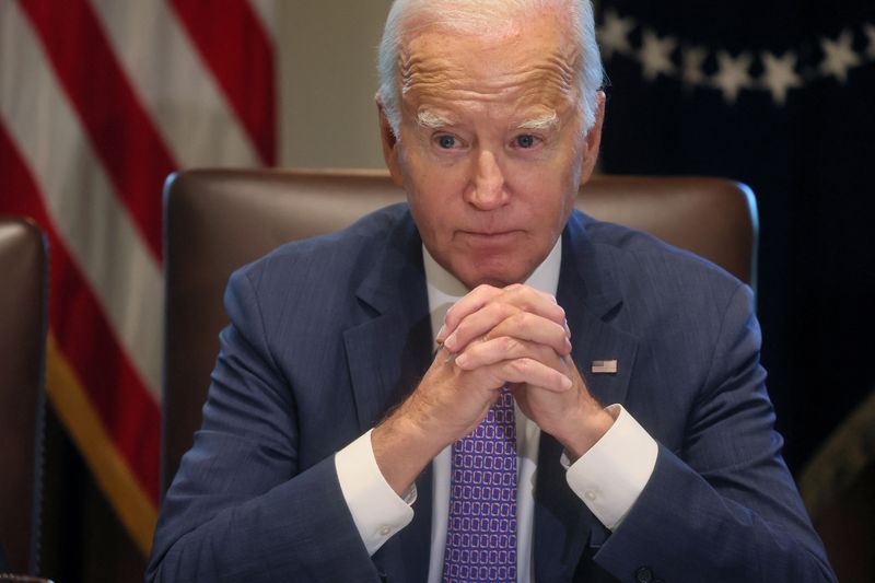 Biden elogia acordo trabalhista para acabar com greve em montadoras