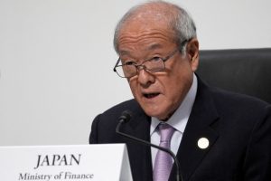 Ministro das Finanças do Japão alerta mercados conforme iene se aproxima da zona de perigo de intervenção