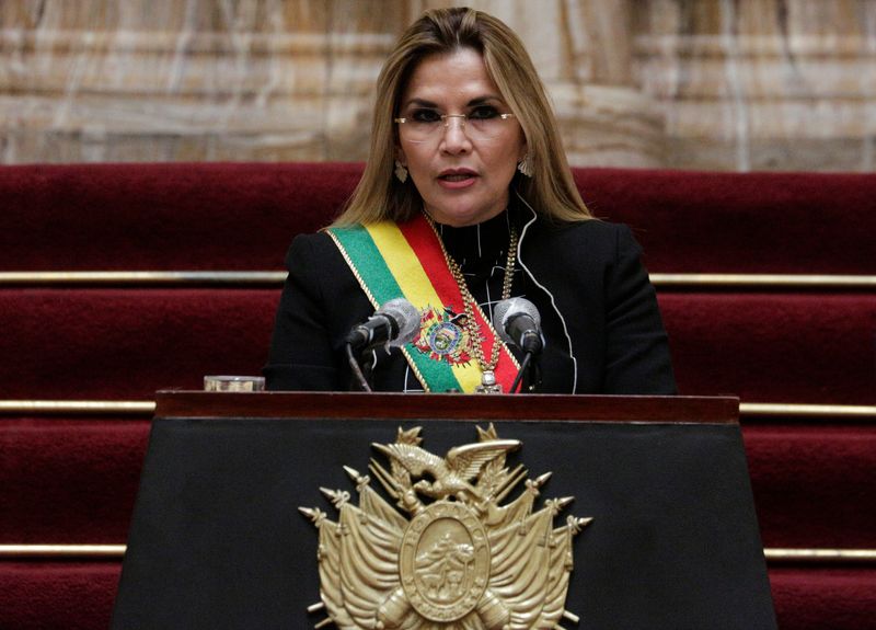 Autoridades bolivianas pedem 30 anos de prisão para ex-presidente Jeanine Añez