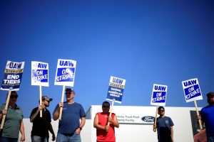 Nova greve na Ford aumenta pressão sobre Stellantis e GM