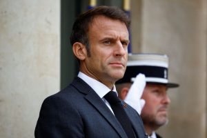 Macron vai a Israel com proposta para trégua humanitária