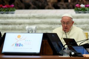 Papa pede que líderes católicos deixem política de lado ao abrir reunião no Vaticano