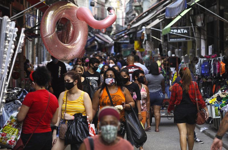 Vendas no varejo do Brasil caem menos do que o esperado em agosto, mas reforçam ciclo fraco em 2023