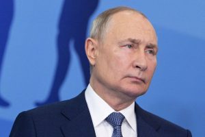 Kremlin diz que comentário de Biden comparando Putin ao Hamas é inaceitável