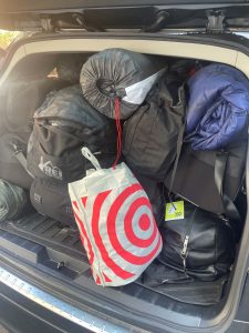 Com coletes à prova de balas, meias e sabonete, judeus dos EUA correm para ajudar Israel