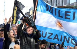 “El Loco”: libertário Javier Milei abala o establishment político argentino