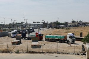 EUA dizem que 45 caminhões transportando ajuda entraram em Gaza no domingo