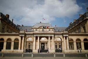 França enfrenta ação coletiva histórica por suposta discriminação racial da polícia