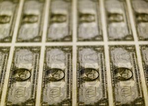 Dólar tem leve baixa após salto da véspera por dados de inflação dos EUA