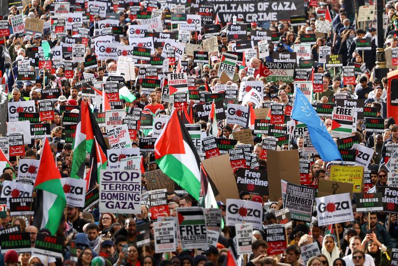 Cerca de 100.000 pessoas participam de manifestação pós-palestinos em Londres