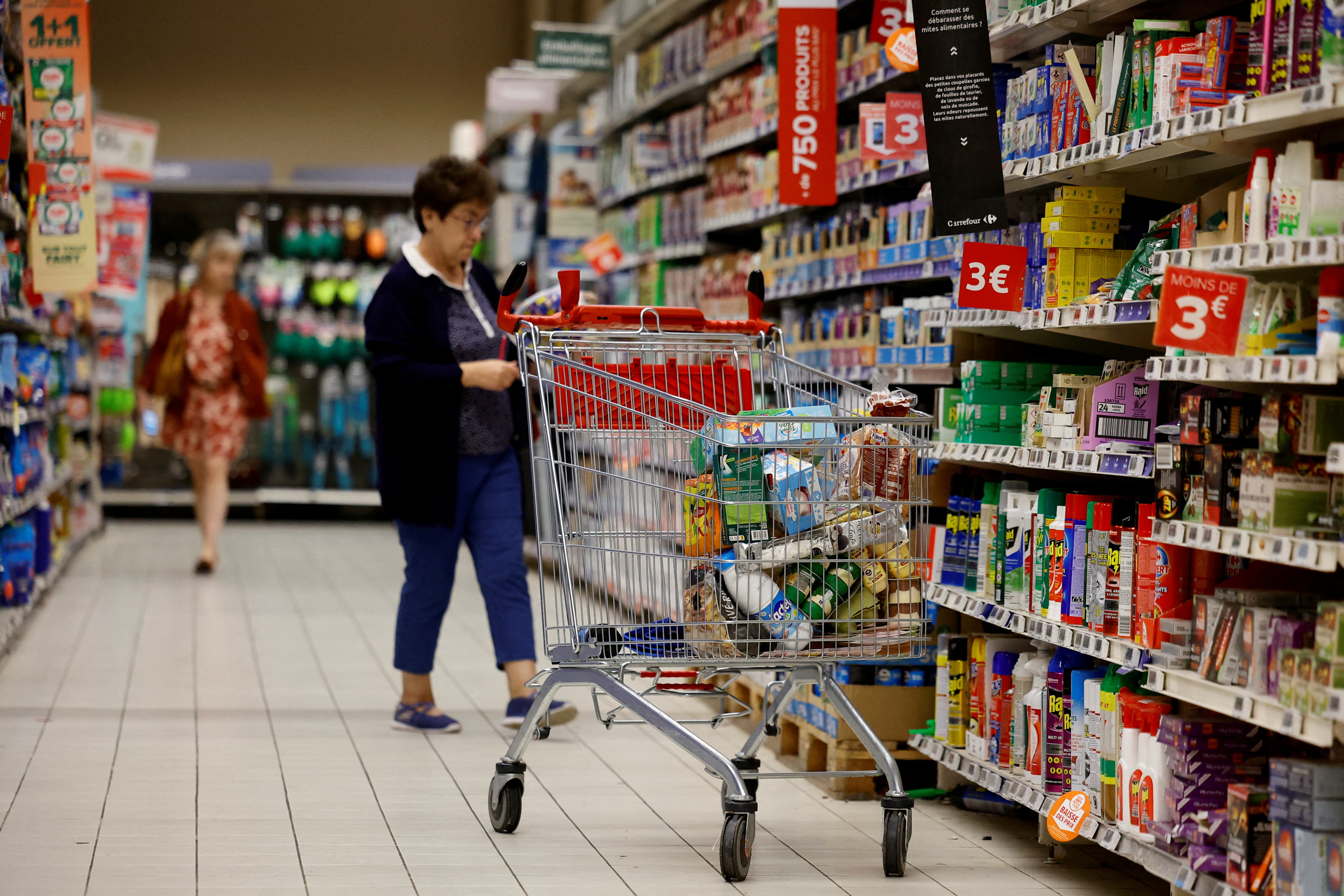 Consumidores da zona do euro veem inflação ligeiramente acima da meta do BCE por 3 anos