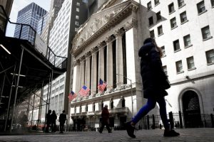 Wall St abre em alta antes de reunião do Fed e divulgação de mais balanços