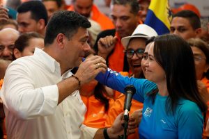 Candidatos em primárias da oposição na Venezuela diminuem com saída de Superlano